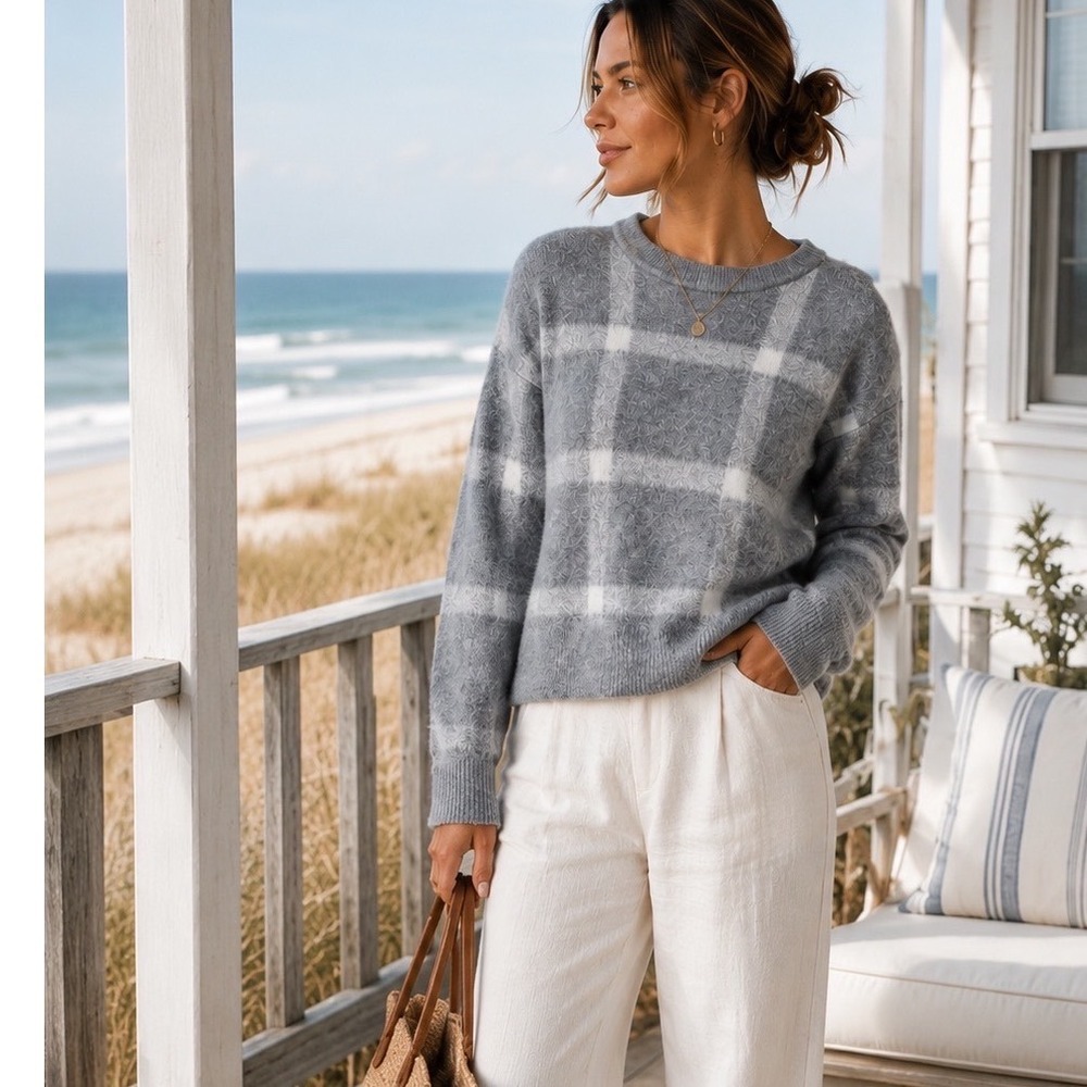 Banana Republic Plaid Pullover Wool Blend Gray White Women's Medium Cozy Chic